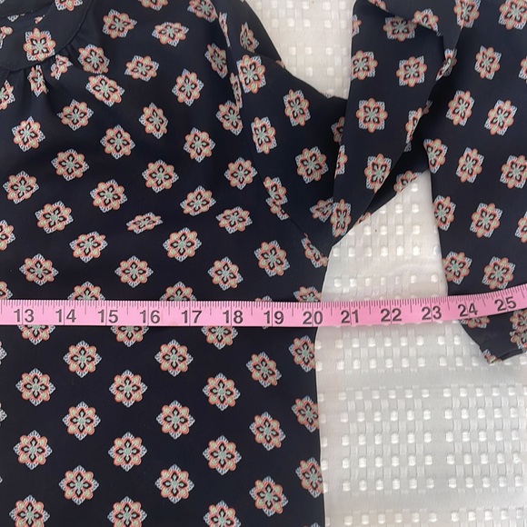 Pleione long sleeved blouse with a small V neckline - Picture 10 of 12